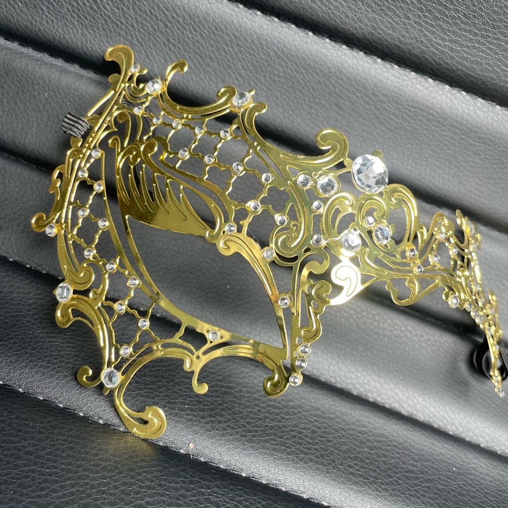 Masquerade Mask for Women Metal Mask Rhinestone Venetian Party Evening Ball Mask - Picture 4 of 4